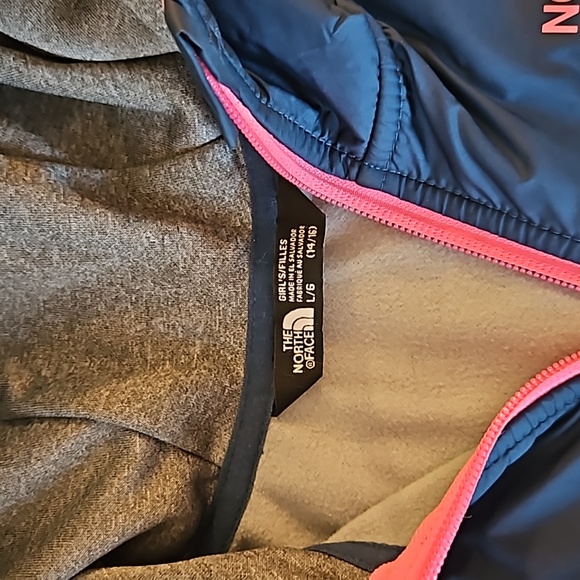 The North Face Girl's Lightweight Jacket - Picture 3 of 5